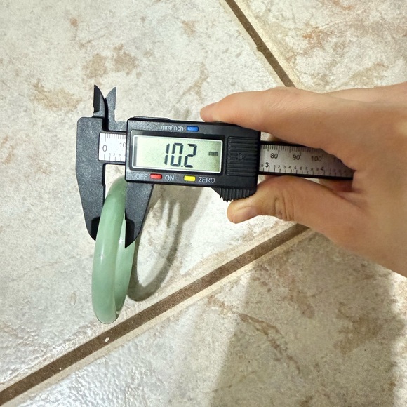 Elegant Dongling Jade Bangle Bracelet - Picture 6 of 10